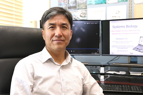 Professor Kwang-Hyun Cho from the Department of Bio and Brain Engineering