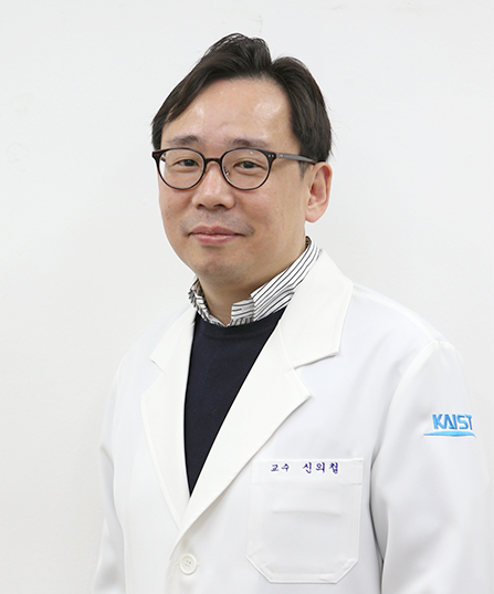Professor Eui-Cheol Shin from the Graduate School of Medical Science and Engineering