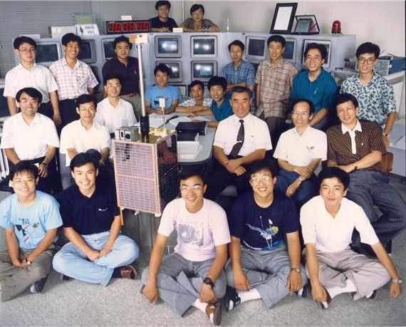 SaTReC researchers who developed Korea's first satellite KITSAT-1