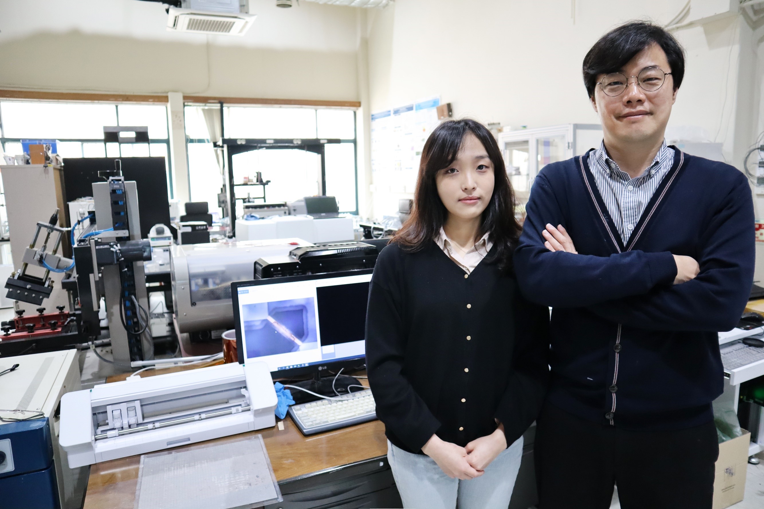Ph.D. Candidate Jimin Gu (left) and Professor Inkyu Park (right)