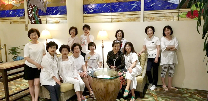 천사회 회원들과 김영자 여사의 하와이 여행 사진