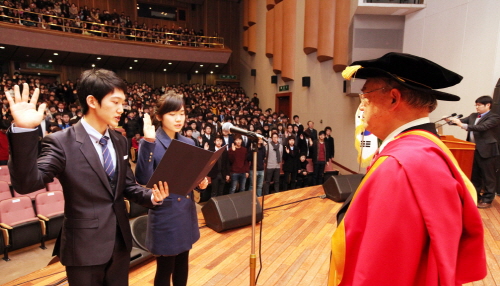 2012학년도 학사과정 입학식 개최 이미지