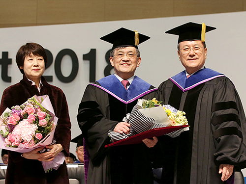 권오현 삼성전자 대표이사 회장 겸 삼성종합기술원 회장, 명예박사 학위 수여받아 이미지