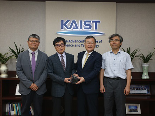 Emeritus Professor JaeKwan Kim Makes Generous Gift 이미지