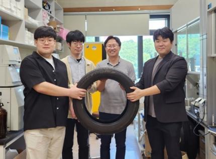 폐타이어를 고무·나일론 원료로 전환 성공 이미지