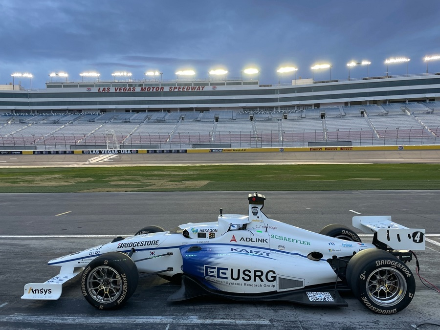 Photo 3. KAIST Team’s vehicle on Las Vegas Motor Speedway during the IAC @ CES 2022 