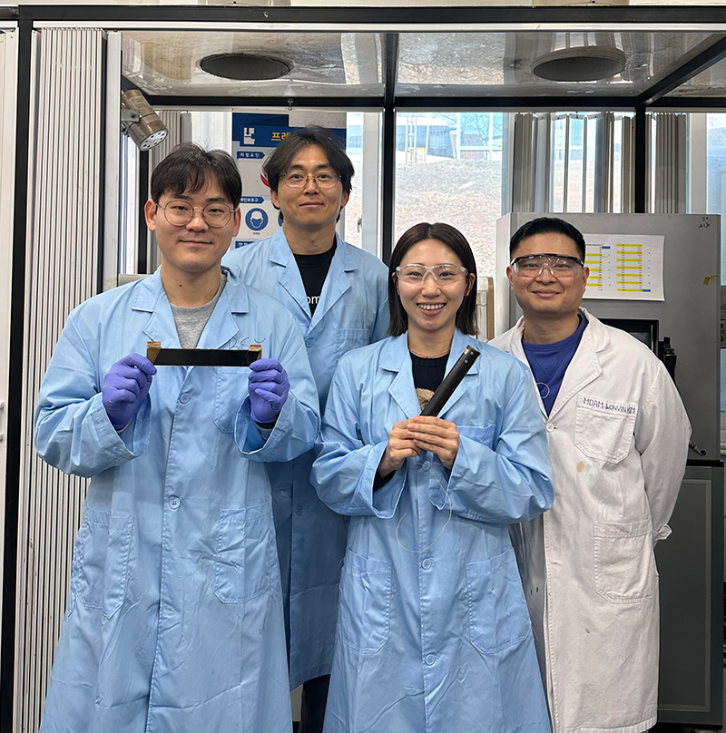 (왼쪽부터) KAIST 배상윤 박사과정, 김성수 교수, 강다정 박사과정, 김원빈 박사 (왼쪽부터) KAIST 배상윤 박사과정, 김성수 교수, 강다정 박사과정, 김원빈 박사
